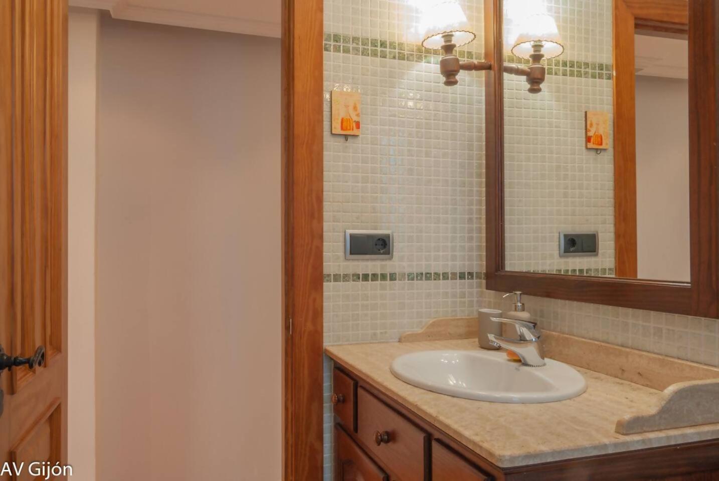 Apartamento Av Premio Real 16 Gijón Exterior foto